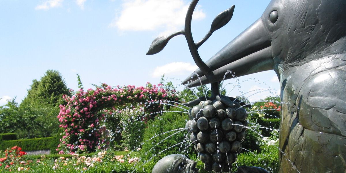 柏林布里茨花园玫瑰园中的喷泉一角